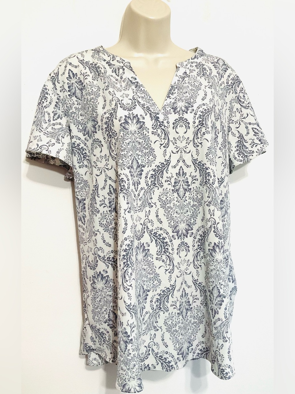 Maurices Cream & Gray Paisley Split-Neck Tunic